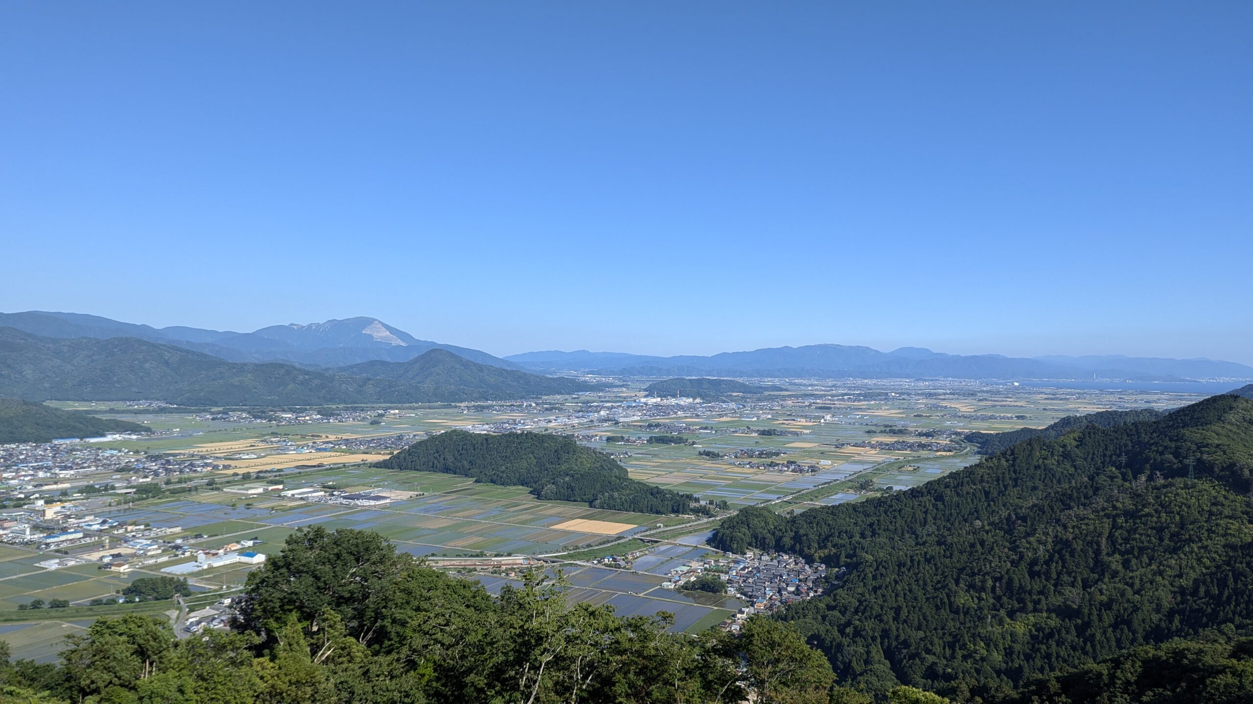 撮りにこんせ‼フォトコンテスト|滋賀・長浜北部|6月20日2枚目 青と緑の木之本